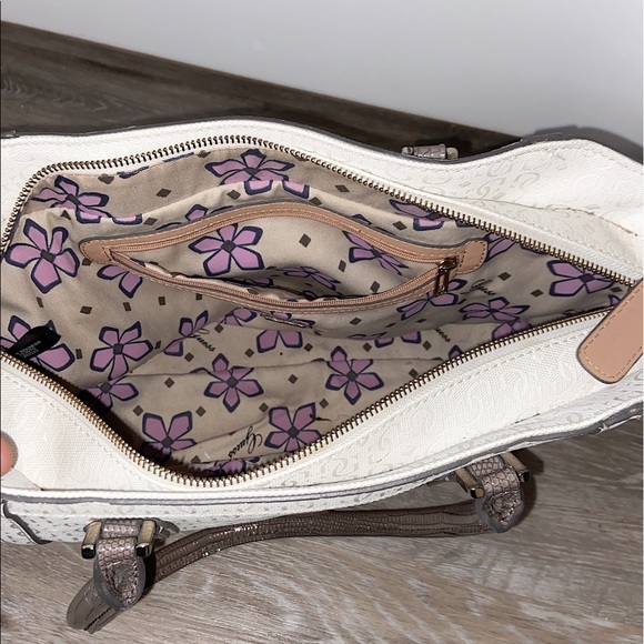 SOLD - GUESS Purse & Wallet - Picture 6 of 7